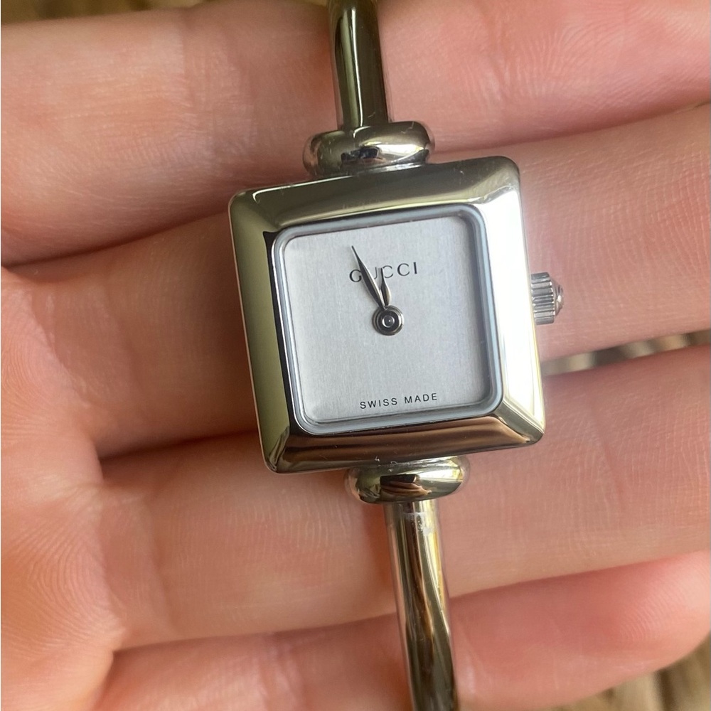 Vintage Gucci Watch 1900l Series Silver Accent Bangle